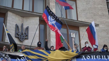 Cientos de ciudadanos prorrusos toman cinco edificios oficiales ucranianos