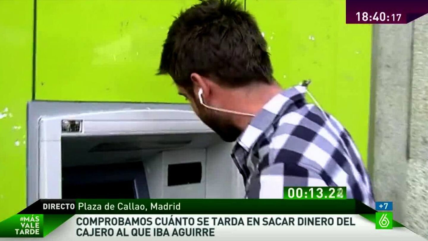 Jos&eacute; Y&eacute;lamo trata de sacar dinero en el mismo cajero que Aguirre