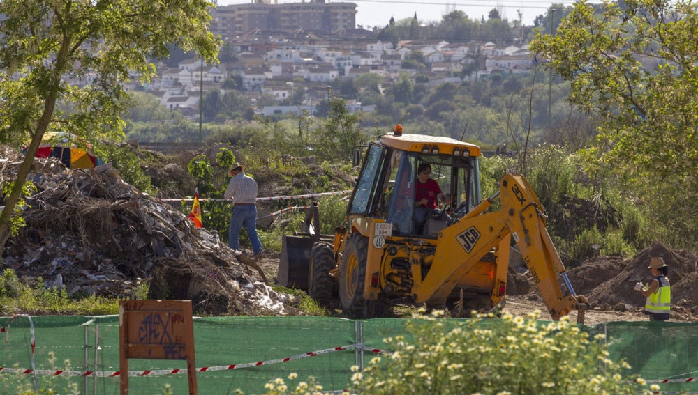Una excavadora en las labores de búsqueda de Marta del Castillo