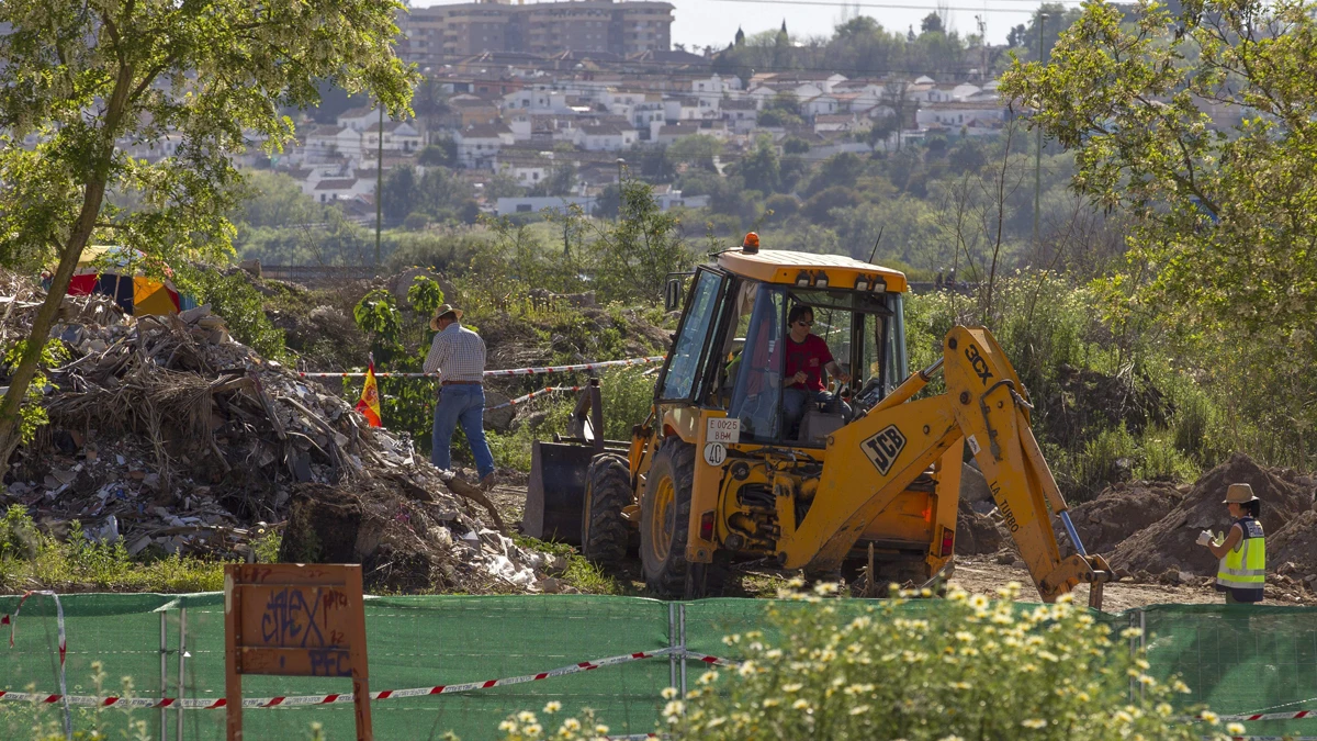 Una excavadora en las labores de búsqueda de Marta del Castillo