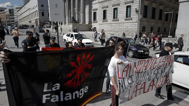 Miembros de la Falange ante el Congreso