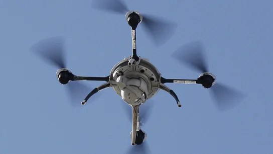 Un avión no tripulado o dron Un avión no tripulado o dron