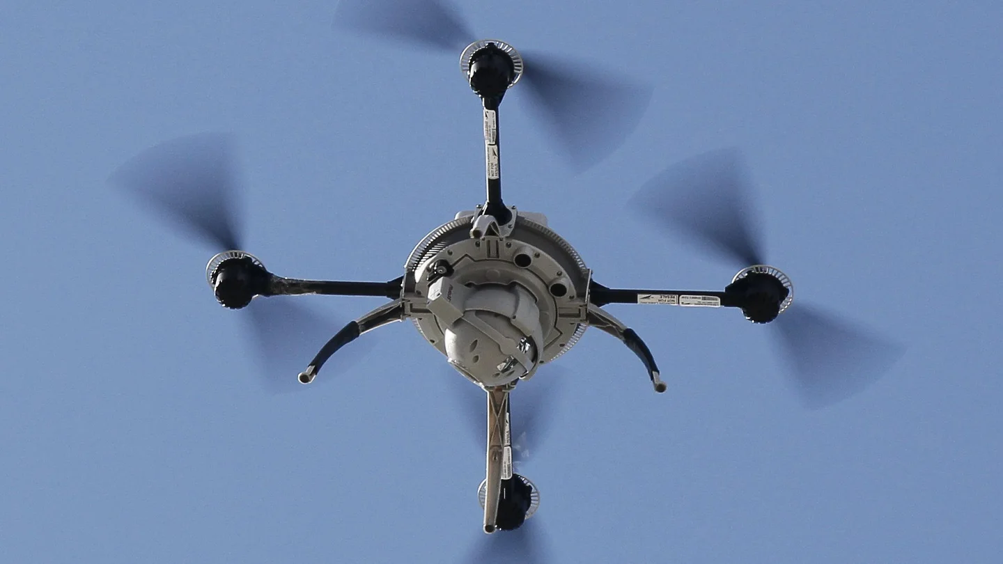 Un avión no tripulado o dron Un avión no tripulado o dron