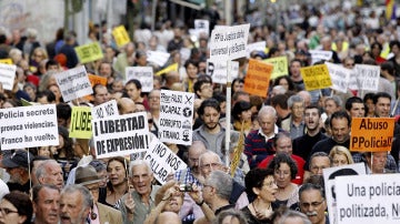 Cerca de 400 personas salen las calles de Madrid pidiendo la libertad de los dos detenidos el 22M