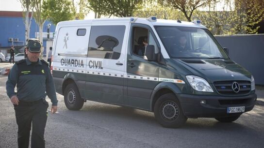 El furg&oacute;n de la Guardia Civil que ha trasladado al extesorero del PP