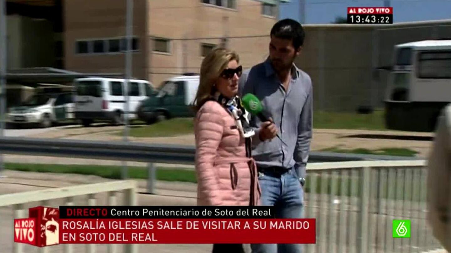 Rosal&iacute;a Iglesias habla con Pedro G&oacute;mez