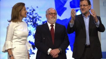 Cospedal, Arias Cañete y Rajoy, durante la presentación de la campaña del PP para las europeas