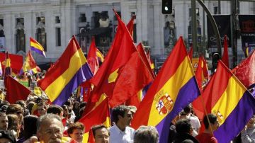 Miles de personas se manifiestan por las calles de Madrid