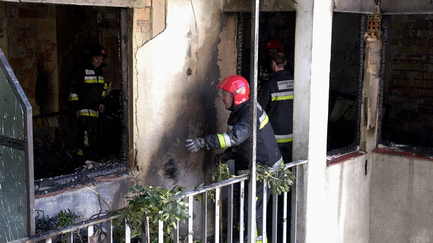 Seis personas resultan heridas tras la explosión de un piso en Palamós Seis personas resultan heridas tras la explosión de un piso en Palamós