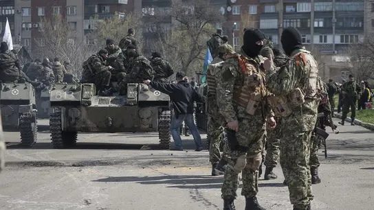 Militares armados en Donetsk Militares armados en Donetsk
