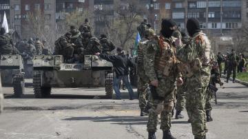 Militares armados en Donetsk