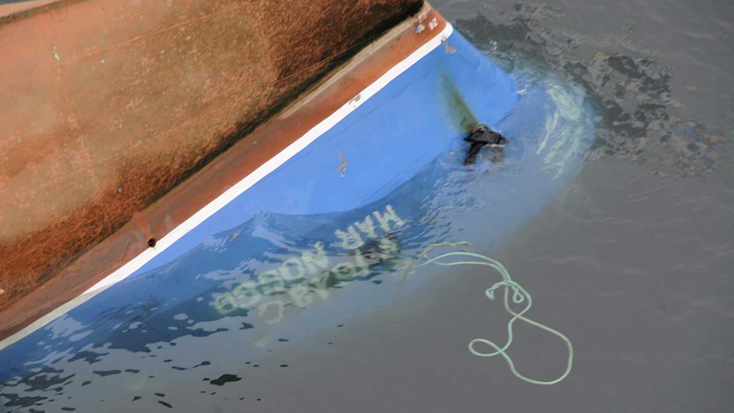 Imagen tomada por el helicóptero Pesca 2 del naufragio del arrastrero ‘Mar Nosso’ Imagen tomada por el helicóptero Pesca 2 del naufragio del arrastrero ‘Mar Nosso’