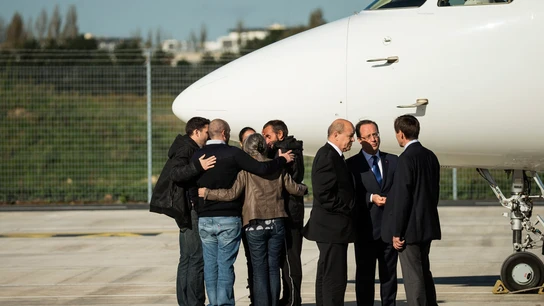 Los periodistas liberados llegan a Francia Los periodistas liberados llegan a Francia