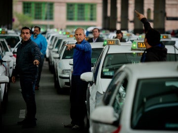 Taxistas en la estación de Atocha, en Madrid