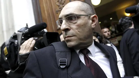 Elpidio José Silva entre una nube de periodistas Elpidio José Silva entre una nube de periodistas