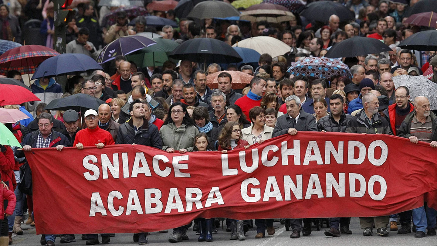 Manifestación de los trabajadores de Sniace Manifestación de los trabajadores de Sniace