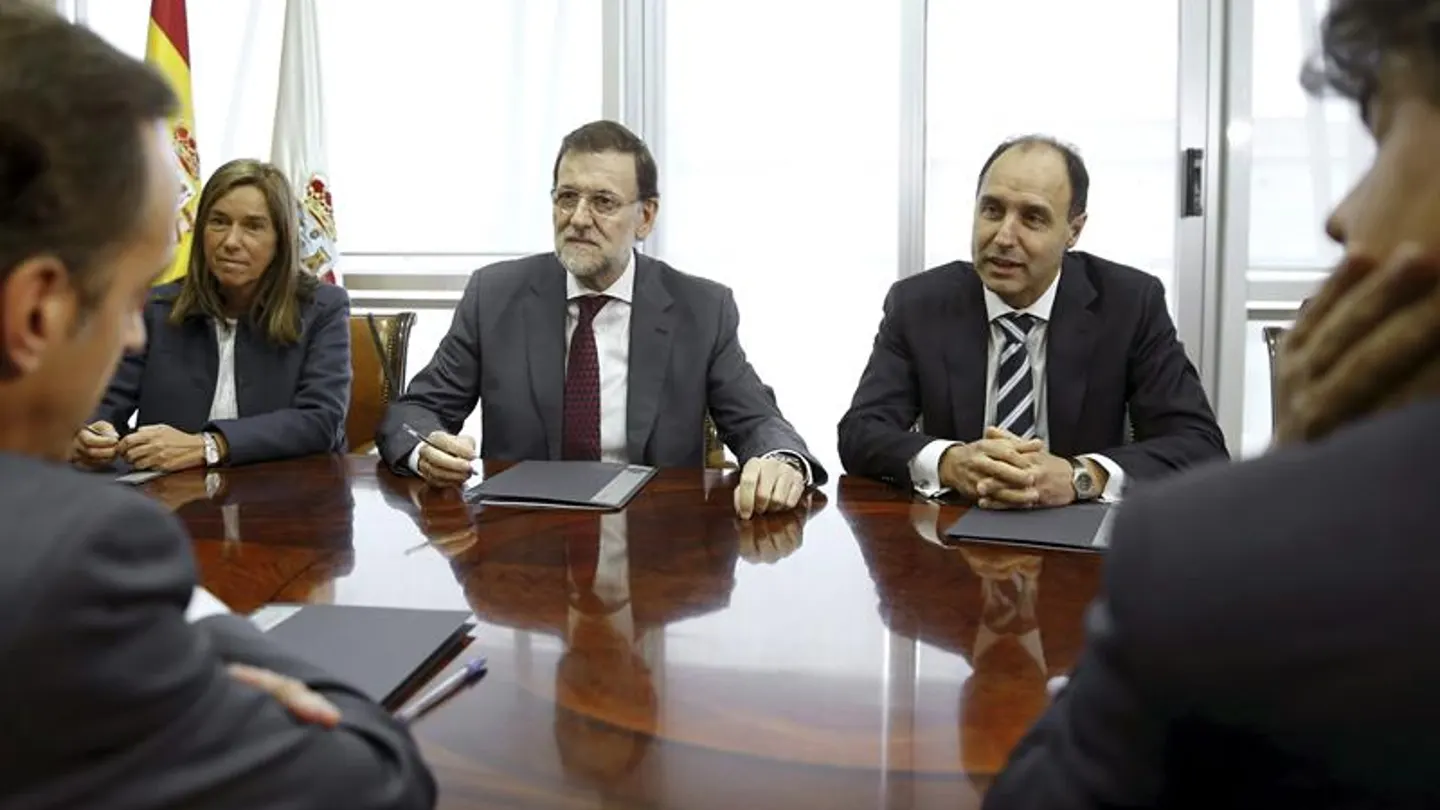 Rajoy y el presidente cántabro firman el convenio para financiar el Hospital de Valdecilla Rajoy y el presidente cántabro firman el convenio para financiar el Hospital de Valdecilla