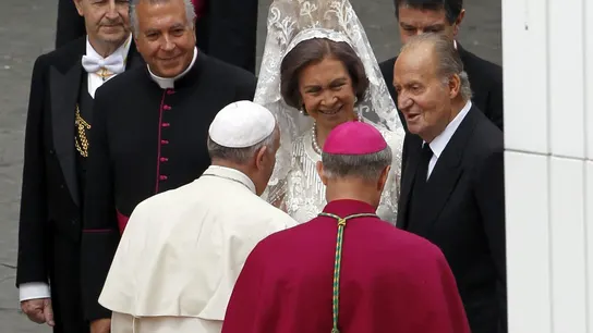 Los reyes de España, don Juan Carlos y doña Sofía, saludaron personalmente al papa Francisco Los reyes de España, don Juan Carlos y doña Sofía, saludaron personalmente al papa Francisco
