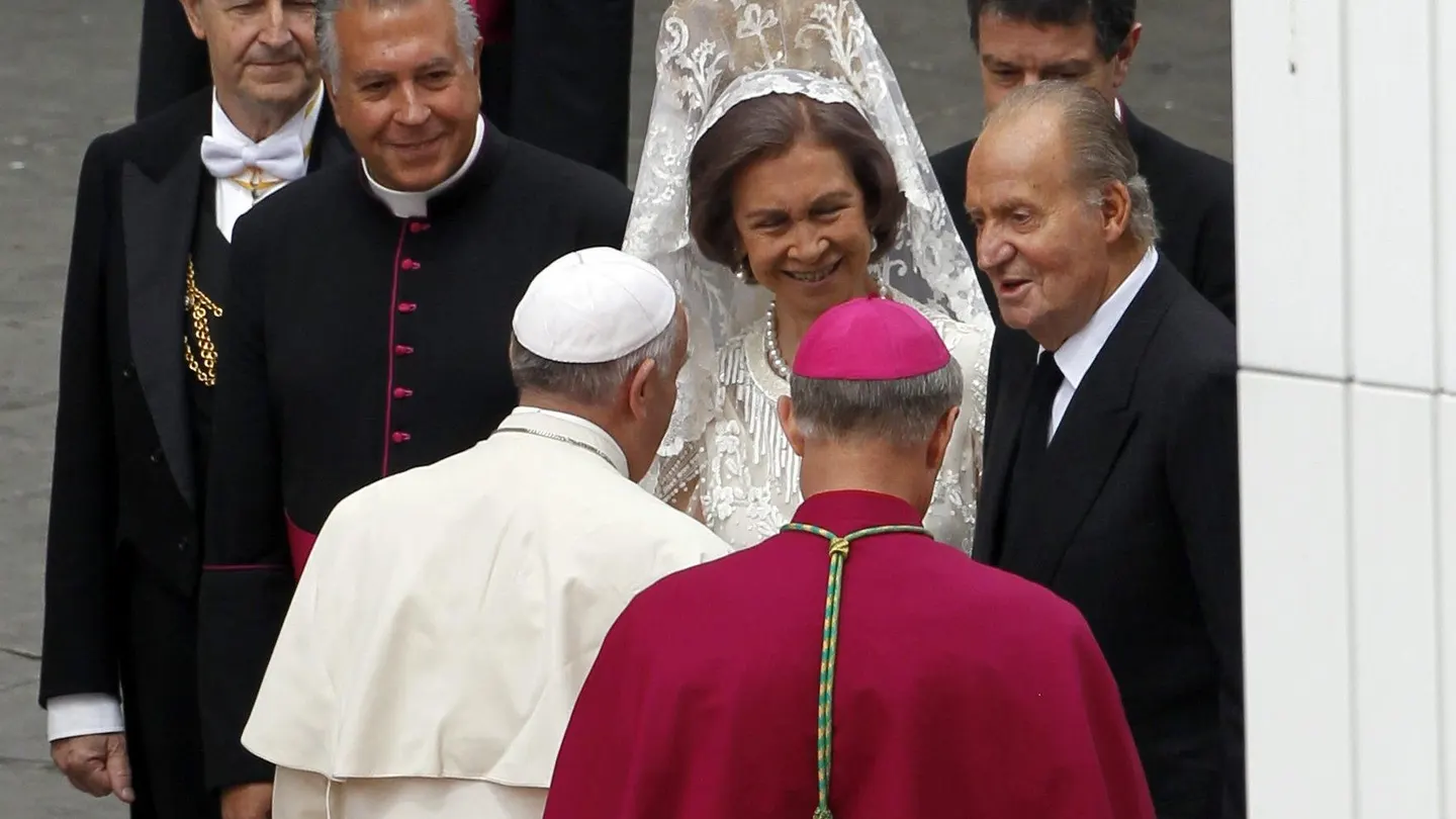 Los reyes de España, don Juan Carlos y doña Sofía, saludaron personalmente al papa Francisco Los reyes de España, don Juan Carlos y doña Sofía, saludaron personalmente al papa Francisco