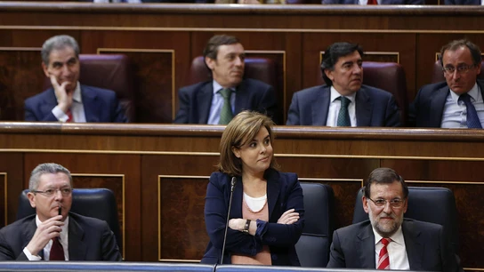 Soraya Sáenz de Santamaría se defiende: "En mi puta vida he cobrado un sobre" Soraya Sáenz de Santamaría se defiende: "En mi puta vida he cobrado un sobre"