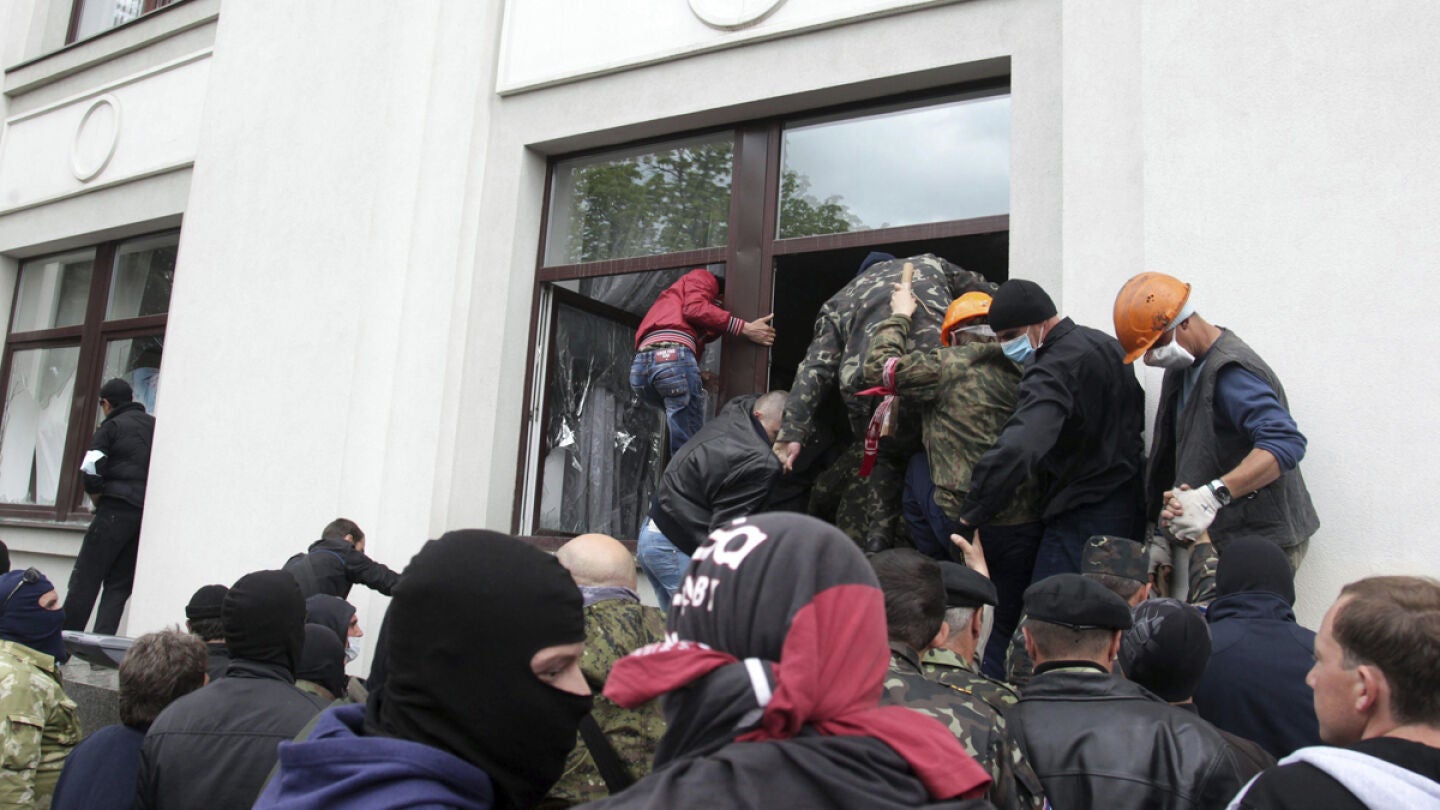 Grupos prorrusos toman el Gobierno regional de Lugansk