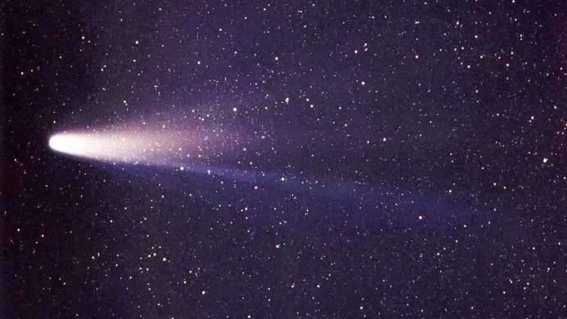 Imagen del cometa Halley fotografiado en 1986 desde la Isla de Pascua (Chile)