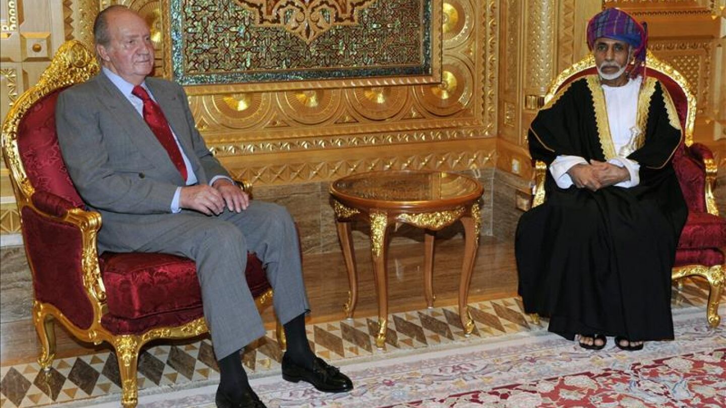 El rey Juan Carlos junto al sult&aacute;n Qabus bin Said