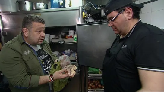 Alberto Chicote con el cocinero de 'El Puerto' Alberto Chicote con el cocinero de 'El Puerto'