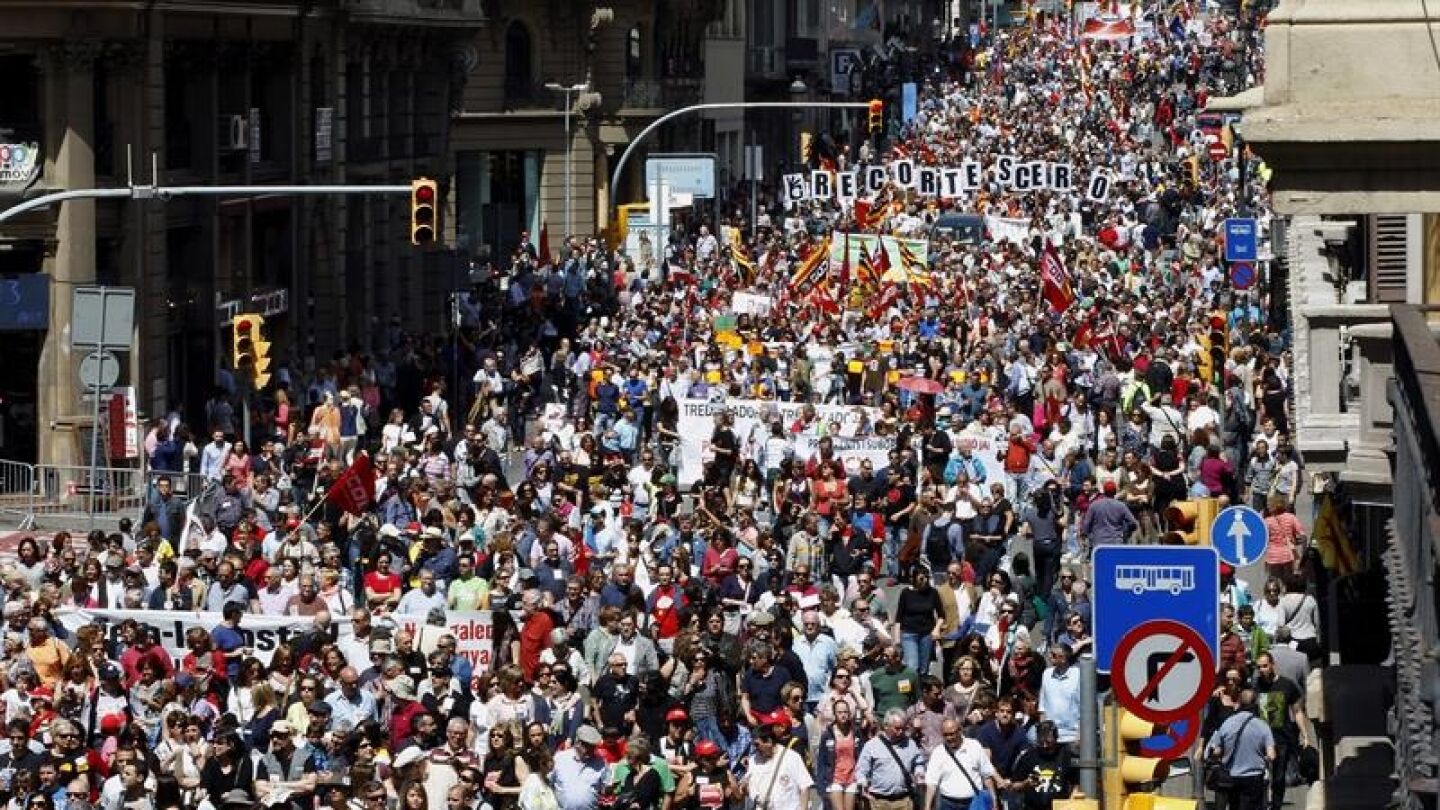Decenas de miles de manifestantes han salido a la calle en Barcelona