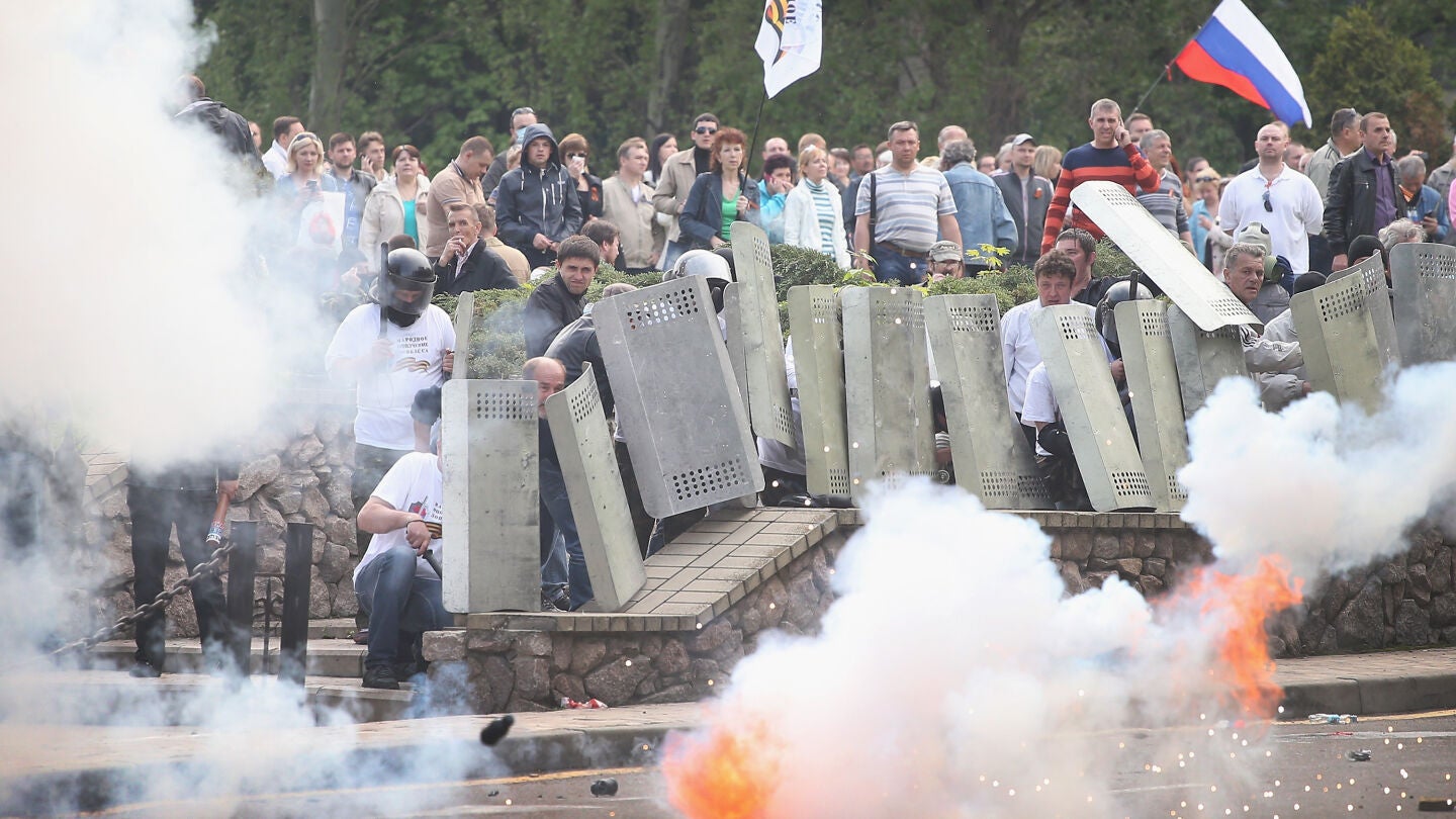 Ucrania inicia una operaci&oacute;n militar para recuperar Slaviansk