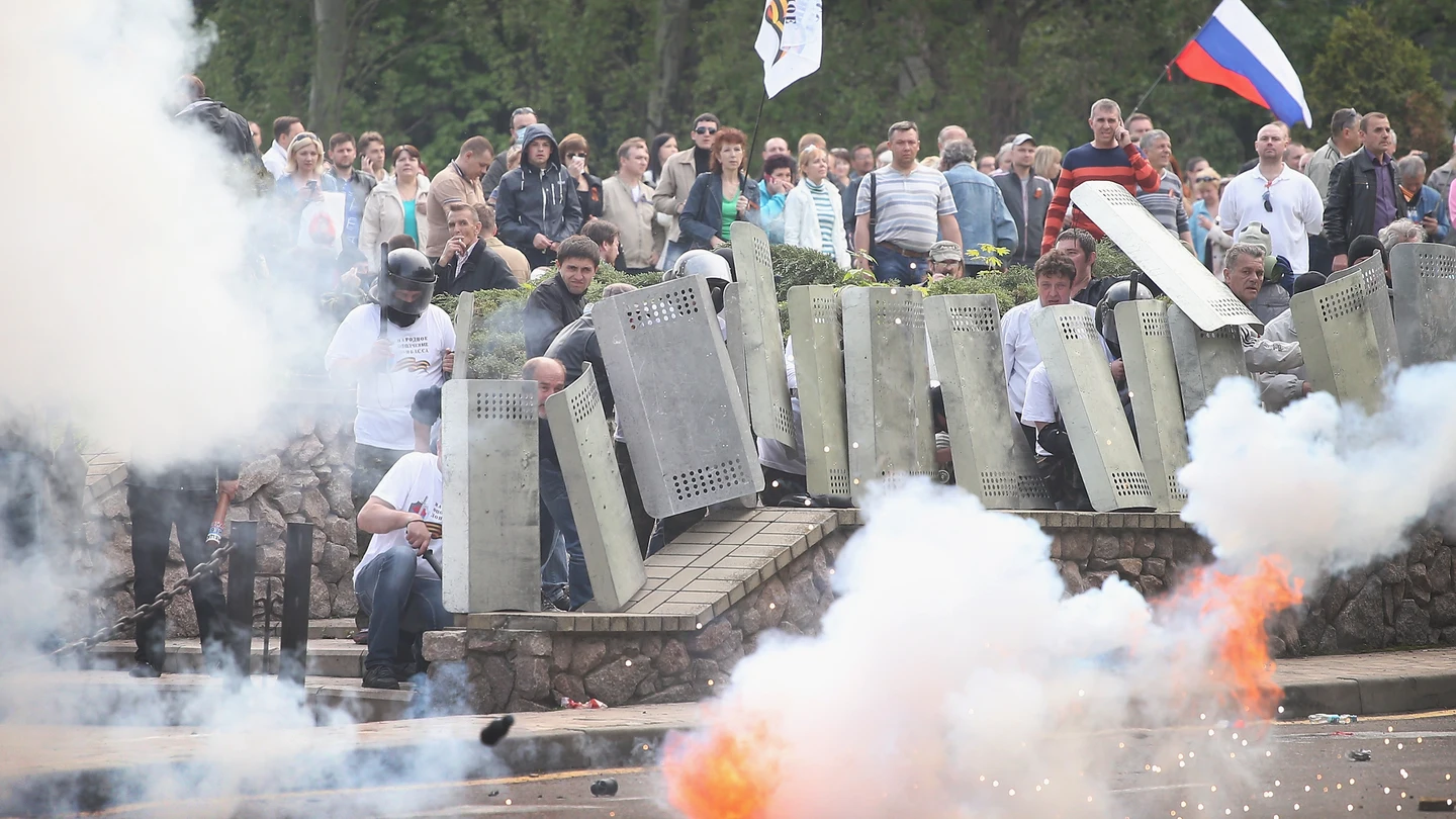 Ucrania inicia una operación militar para recuperar Slaviansk Ucrania inicia una operación militar para recuperar Slaviansk
