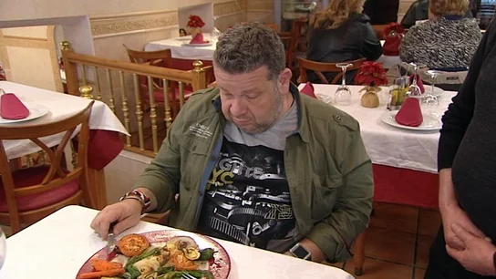 Alberto Chicote prueba la parrillada de verduras de 'El puerto' Alberto Chicote prueba la parrillada de verduras de 'El puerto'