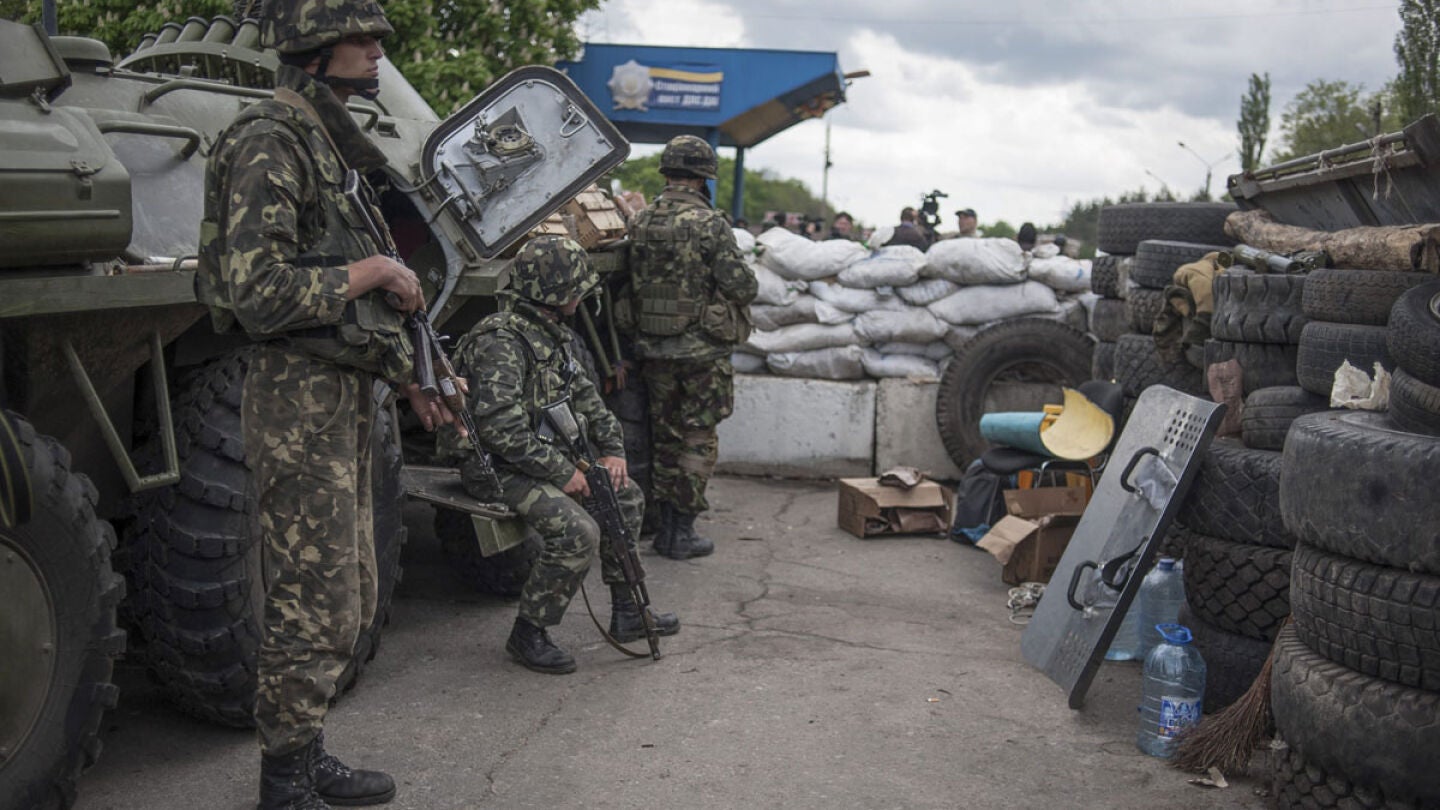 Soldados ucranianos en la ciudad de Slaviansk