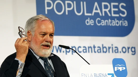 Tropezón de Cañete antes de su mitin electoral Tropezón de Cañete antes de su mitin electoral