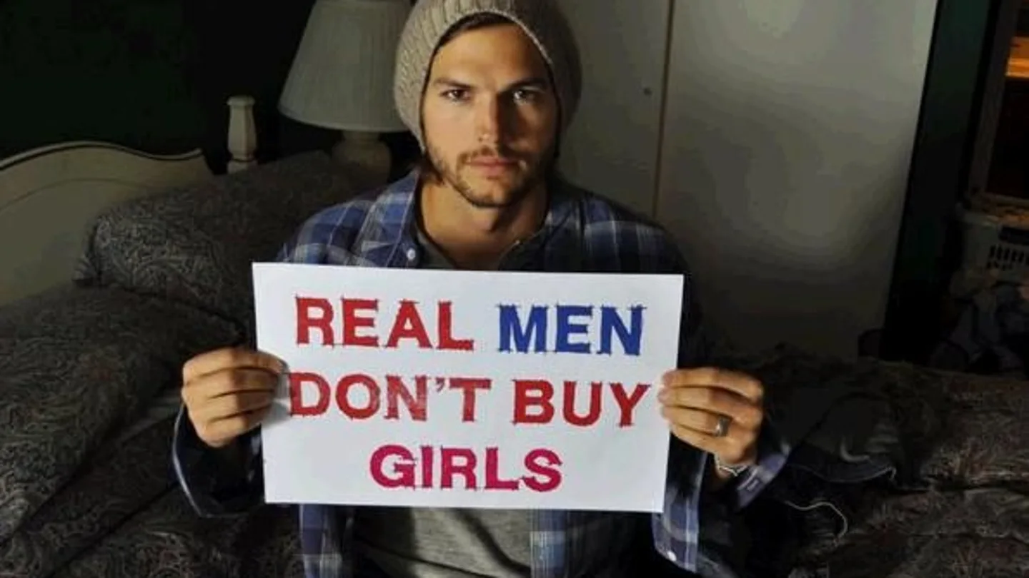 Ashton Kutcher participa en la campaña 'Los hombres de verdad no compran niñas' Ashton Kutcher participa en la campaña 'Los hombres de verdad no compran niñas'