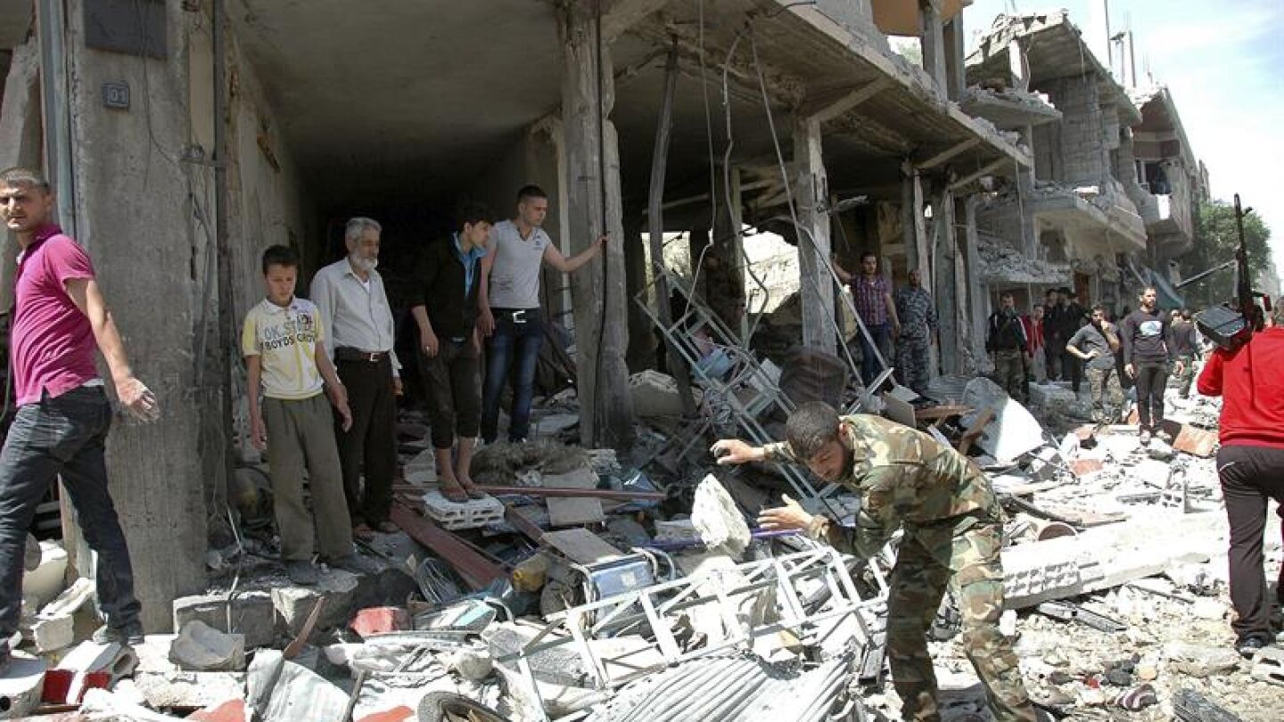 Una calle de Homs despu&eacute;s de un atentado (Archivo)