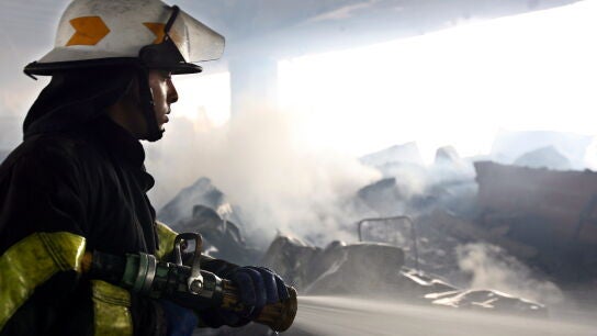 Cuatro muertos en incendio de mansi&oacute;n del extenista James Blake en EEUU