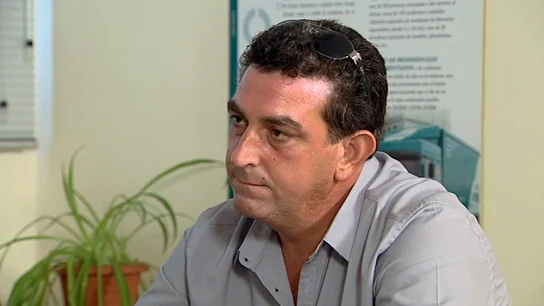 Paco se sienta frente al jefe infiltrado del Grupo Amygo Paco se sienta frente al jefe infiltrado del Grupo Amygo