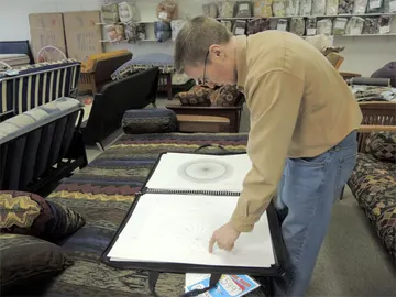 Jason Padgett y algunos de sus dibujos Jason Padgett y algunos de sus dibujos