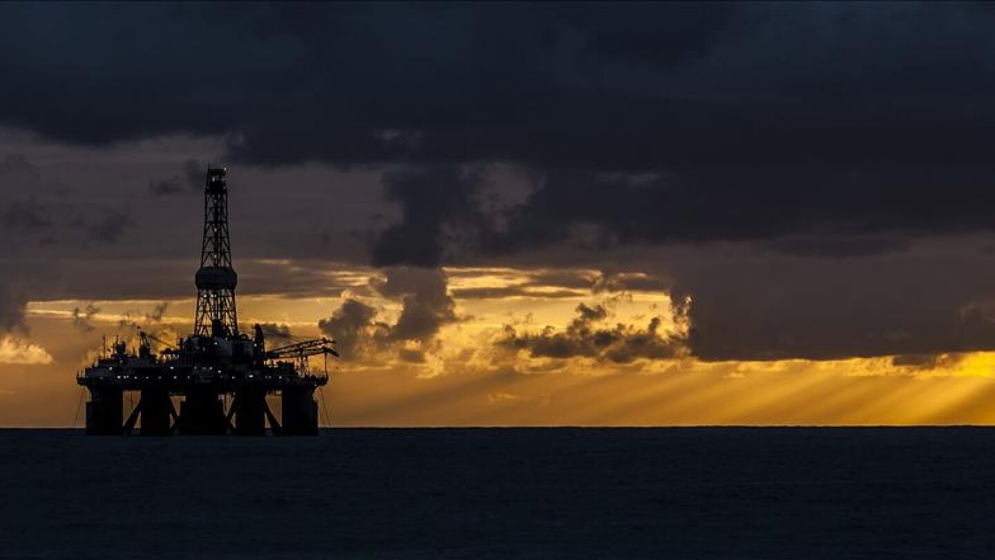 Cadenas humanas en todas las islas rechazan las prospecciones en busca de petr&oacute;leo