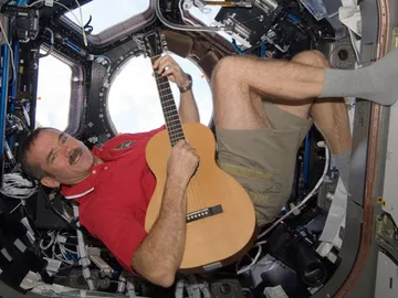 Tocar la guitarra Tocar la guitarra