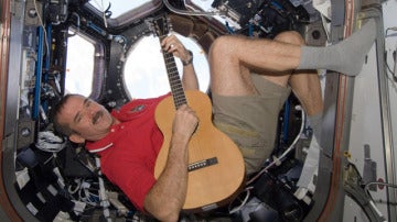 Tocar la guitarra