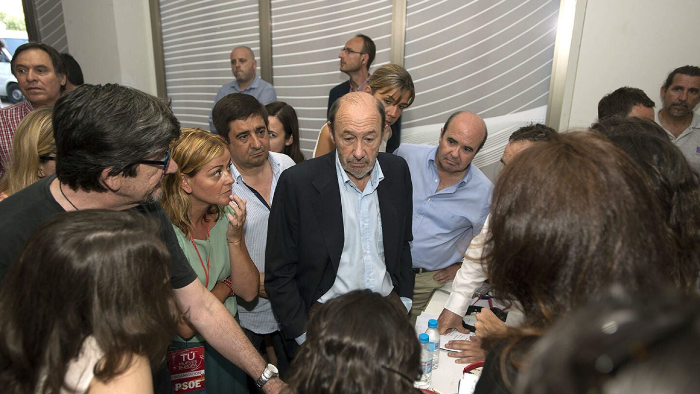 Rubalcaba: "No procede celebrar ning&uacute;n acto electoral, sino mandar nuestras condolencias"