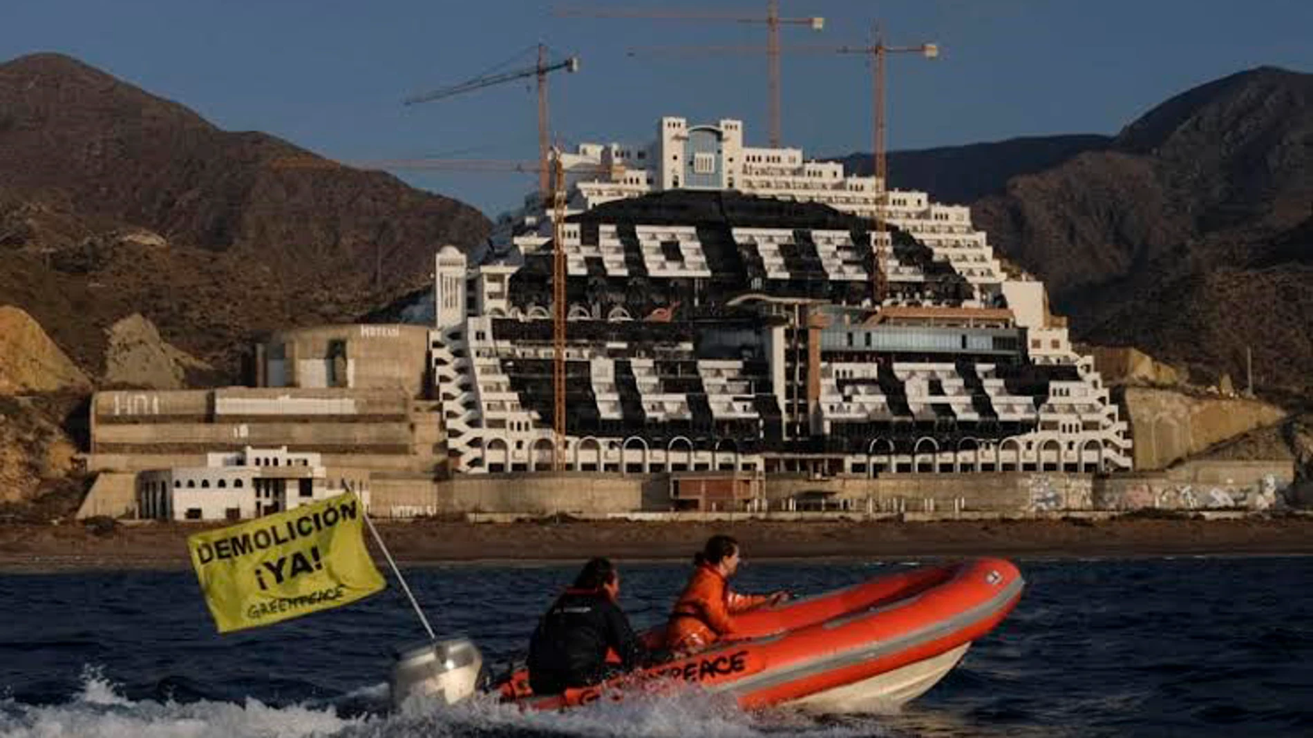 Acción de Greenpeace en 'El Algarrobico'