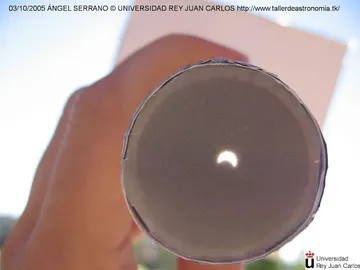 Aspecto real de cómo se ve el Sol durante un eclipse usando el proyector casero Aspecto real de cómo se ve el Sol durante un eclipse usando el proyector casero