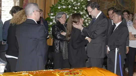 Rajoy lamenta el asesinato de Isabel Carrasco, "acto cruel, inútil y absurdo" Rajoy lamenta el asesinato de Isabel Carrasco, "acto cruel, inútil y absurdo"