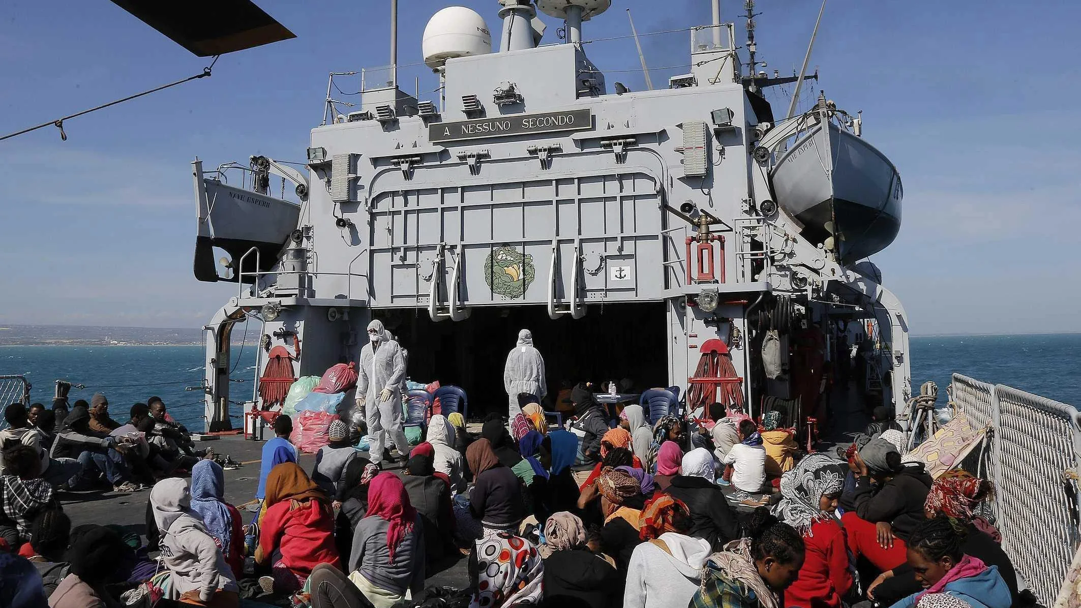 Ascienden a 17 muertos y decenas de desaparecidos en el naufragio cerca de Lampedusa