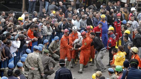 Rescate de personas en la mina de Soma de Turqu&iacute;a