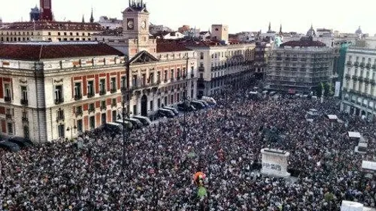 La puerta del Sol repleta de indignados el 15M de 2011 La puerta del Sol repleta de indignados el 15M de 2011
