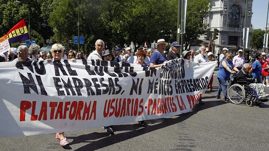 La marea blanca avisa de que las "privatizaciones" continúan La marea blanca avisa de que las "privatizaciones" continúan